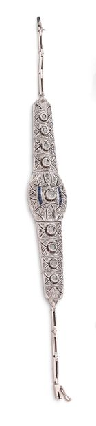 null ART DÉCO

BRACELET 

holding a geometric design punctuated with pink diamonds...