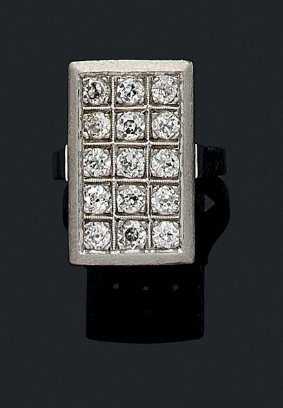 null RING 

holding a rectangular tray paved with old cut diamonds. Platinum and...