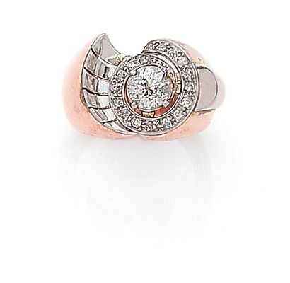 null RING 

with winged decoration holding old cut diamonds (the most important of...