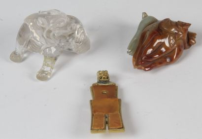 null China, XXth century_x000D__x000D_

Lot of three objects, including a rock crystal...