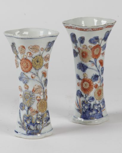 null Chine, XVIIIe siècle_x000D__x000D_

Deux vases cornets quadrilobés, formant...
