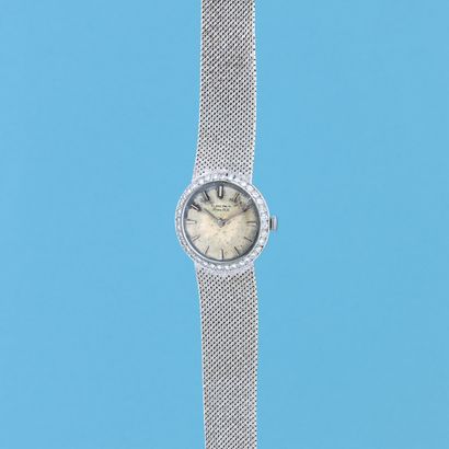 null BLANCPAIN
Circa: 1940.
Bracelet watch in white gold 750/1000. Round case, surrounded...