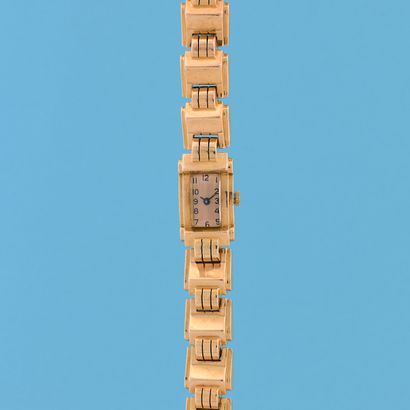null LADY'S WATCH
About :1950.
Watch in yellow gold 750/1000 holding a rectangular...