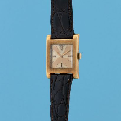 null JUVENIA
Circa: 1960.
Lady's watch in yellow gold 750/1000. Square case. Dial...