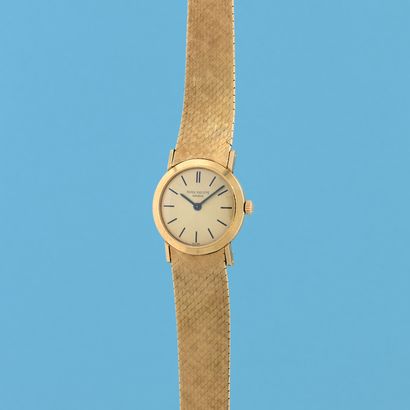 null PATEK PHILIPPE
Calatrava.
Ref : 3337/1.
Circa: 1960.
Yellow gold bracelet watch...