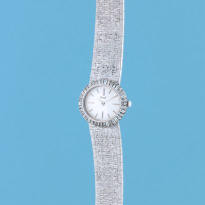 null PIAGET 
Ref: 9322.
Circa: 1960.
Bracelet watch in white gold 750/1000. Oval...