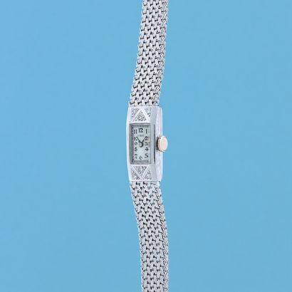null SCHOT
Circa: 1940.
Ladies' watch in white gold 750/1000, bezel set with brilliant-cut...