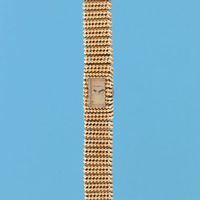null BOUCHERON 
Ref:76.221 
Circa 1960.
Ladies' wristwatch in yellow gold 750/1000,...