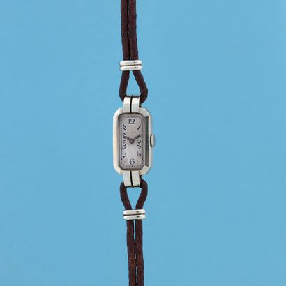 null BOUCHERON 
About 1930.
Bracelet watch in white gold 750/1000. Rectangular case.
Dial...