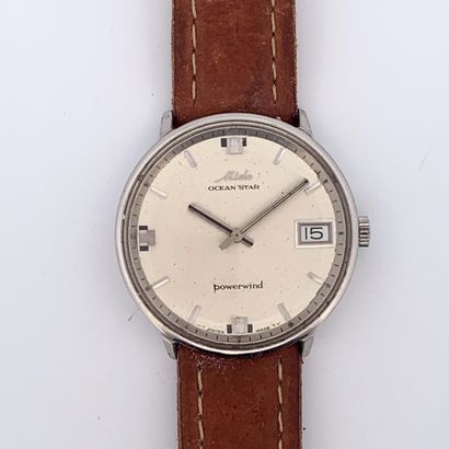 null MIDO



Ocean star.



CIRCA 1980. 



Steel bracelet watch. Dark gray dial...