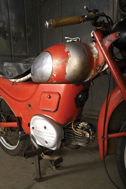 1957 Moto Guzzi C’est en 1954, que le modèle Zigolo Sport voit le jour tandis que...