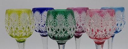 null SAINT LOUIS modèle "Florence"

6 verres en cristal taillé de couleurs 

H :...
