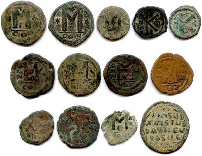 null Lot de 13 monnaies Byzantines en bronze:

Anastase Ier 491-518, 2 follis et...