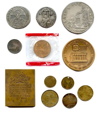 null Lot de 12 Médailles diverses

3 Reproductions en argent de la Monnaie de Paris...