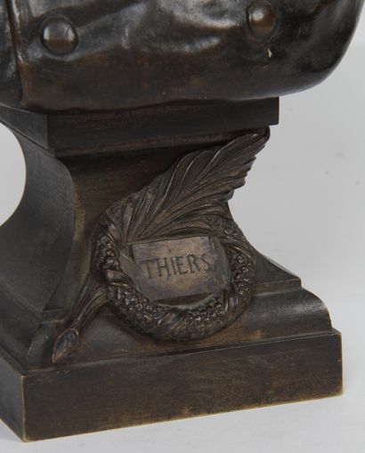 null ÉMILE GUILLEMAIN (1841-1907) : Buste de Adolphe THIERS, en bronze. Dim. 30 x...