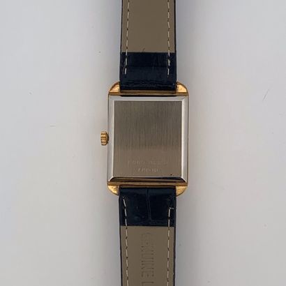 null YEMA

MONTRE classique homme.

Vers 1980.

Série : 779510. 

Boitier : Plaqué...