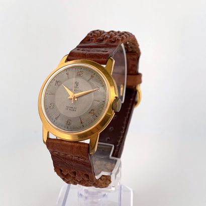 null YEMA

MONTRE classique homme.

Vers 1960.

Série : 70491. 

Boitier : Plaqué...