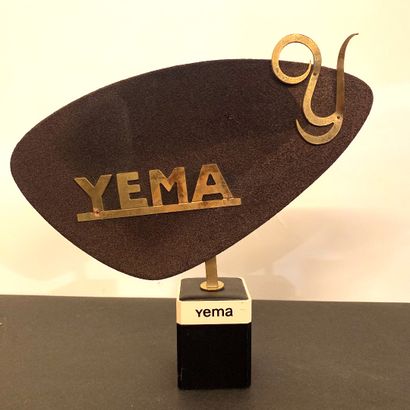 null YEMA PLAQUES PRESENTOIR 

Ensemble de 3 plaques en métal presentoir Yema. 

Plaque...