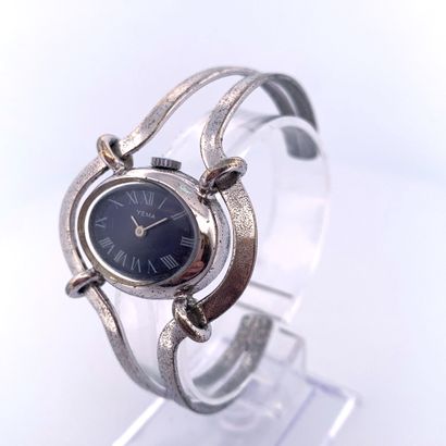 null YEMA

woman's watch.

Series: Sans. 

Case : Chrome.

Movement : Manual mechanism.

Bracelet...