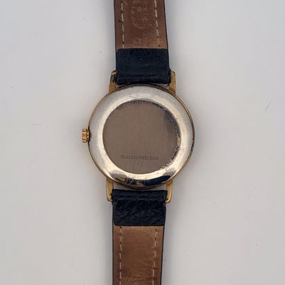 null YEMA

MONTRE classique homme.

Vers 1980.

Série : Sans. 

Boitier : Plaqué...