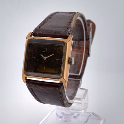 null YEMA

MONTRE classique homme.

Vers 1970.

Série : 669354. 

Boitier : Plaqué...