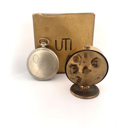 null UTI

Uti clock in gold-plated steel, accompanied by its box and a pocket watch...