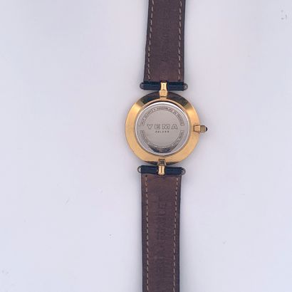 null YEMA

MONTRE classique homme.

Série : 22L233. 

Boitier : Plaqué or.

Mouvement...