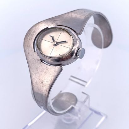 null YEMA

woman's watch.

Series: Sans. 

Case : Steel.

Movement : Manual mechanical.

Bracelet...