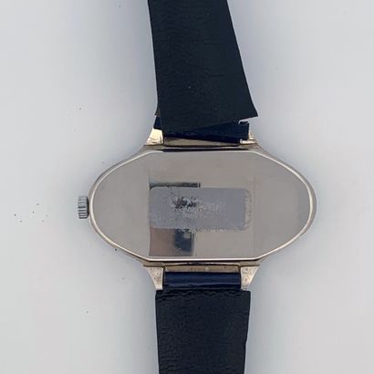 null YEMA

woman's watch.

Series: 226868. 

Case : Steel.

Movement : Manual mechanical.

Strap:...