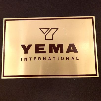 null YEMA ENSEMBLE DE 3 PLAQUES 

3 plaques en métal yema : Yema international agent...