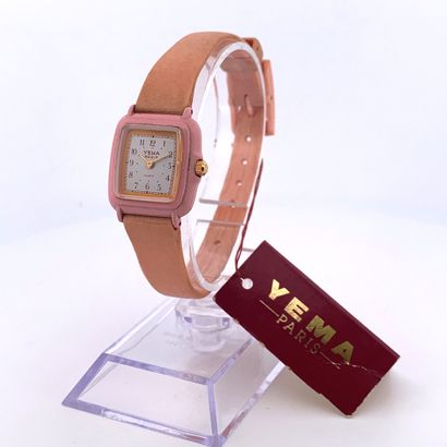 null YEMA

MONTRE classique femme.

Série : W9FC5L. 

Boitier : Plastique trose.

Mouvement...