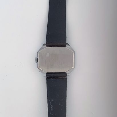 null YEMA

woman's watch.

Series: Sans. 

Case : Steel.

Movement : Manual mechanical.

Strap:...