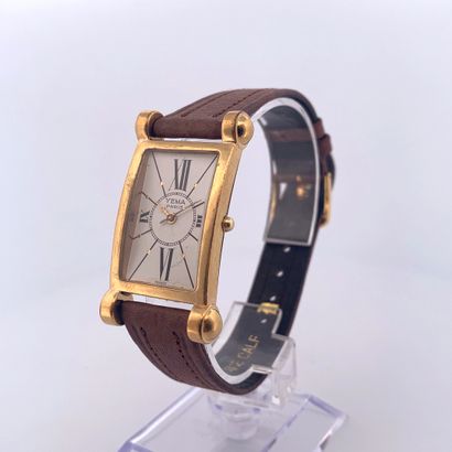 null YEMA

Classic watch for men.

Series: 02CM63. 

Case : Gold plated.

Movement...