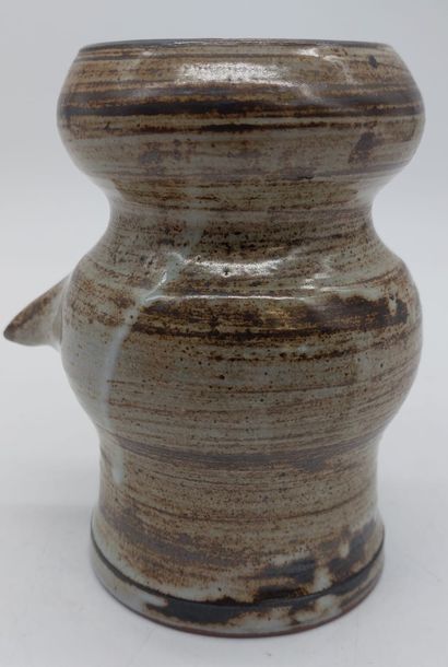null JACQUES POUCHAIN (1927- 2015) 

Atelier DIEULEFIT

Vase en forme de chouette

H...
