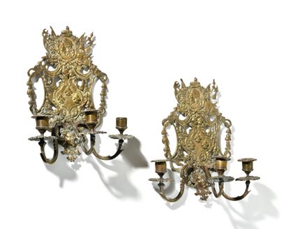 null Pair of bronze sconces with three arms

of lights.

Decorated with the profile...