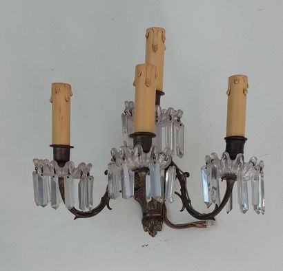 null PAIR OF SCONCES 
in gilded bronze with four lights, pampilles
(lack of pend...