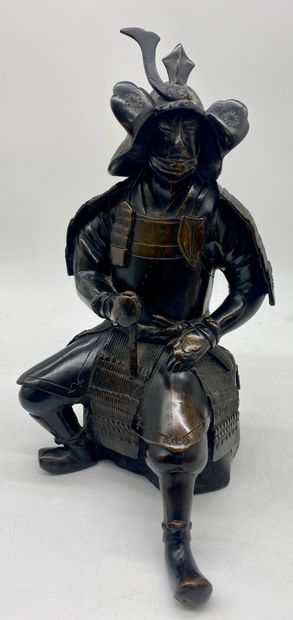 null JAPAN
Samurai in bronze
H : 32,5 cm
(accident to the helmet)