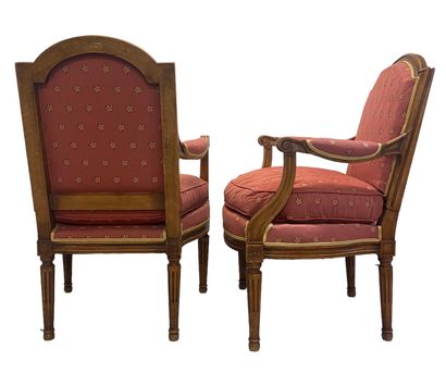 null PAIR OF ARMCHAIRS in natural wood, fluted and filleted legs, upholstered in...
