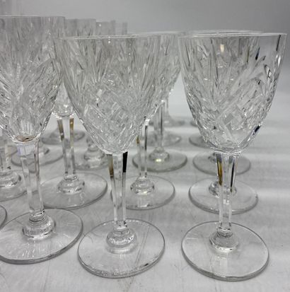 null SAINT-LOUIS
Part of service including : 
- 12 champagne flutes
- 8 wine glasses
-...