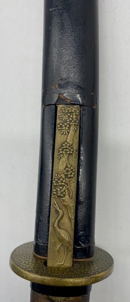 null KATANA
Handle in stingray decorated with ornamental brooches (called Menuki)...