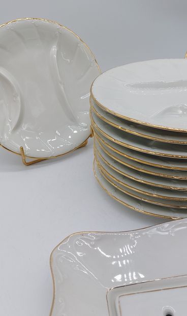 null LIMOGES
White porcelain asparagus service with golden border, including a dish...