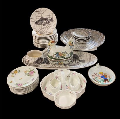 null LOT including :
- a service with fishes decoration signed Tess including twelve...
