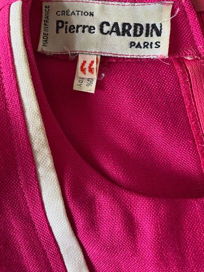 null PIERRE CARDIN 
Fuchsia pink summer dress with short sleeves, geometric pattern...