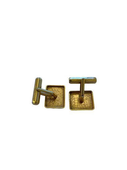 null PAIR OF HANDLEBUTTONS in yellow gold.
Weight : 13.7 g