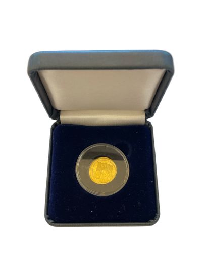 null Gold MEDAL 
65th anniversary of the Liberation
Weight : 2 g