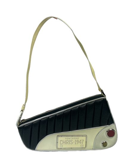 null CHRISTIAN DIOR 
Shoulder bag Cadillac model in leather and patent 
L : 27 cm...