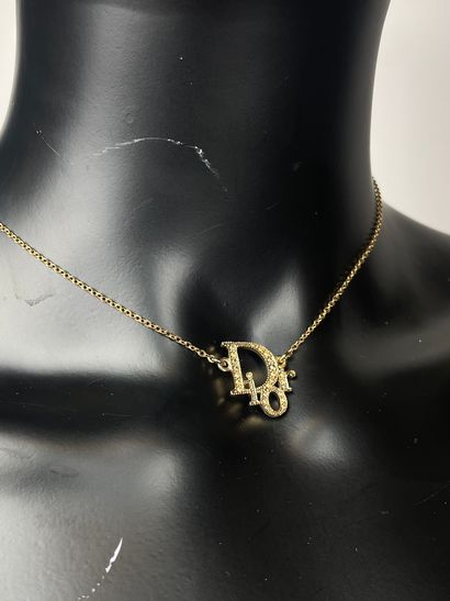 null DIOR
Necklace and bracelet in gold metal and rhinestones with the house logo...