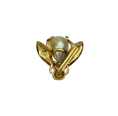 null DIOR
Gold-plated metal bee brooch decorated with rhinestones (missing one),...