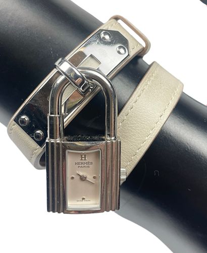 null HERMES
Kelly" wrist watch in turtle leather and silver plated metal
Very good...