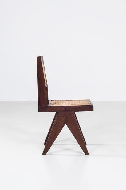 null PIERRE JEANNERET (1896-1967)

PJ SI 25

"Armless Chairs" or "Chair V type cana...